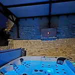 The Stonehouse With Private Bath Spas Villa *