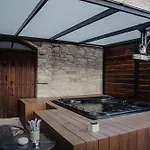 The Stonehouse With Private Bath Spas *