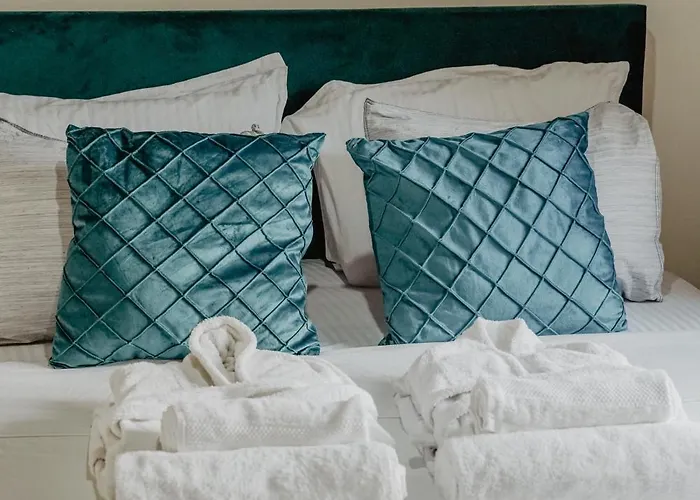 The Stonehouse With Private Bath Spas