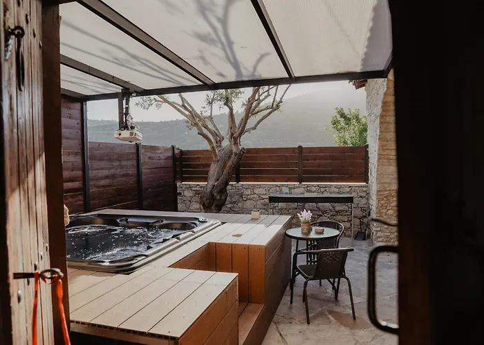 The Stonehouse With Private Bath Spas Лимасол