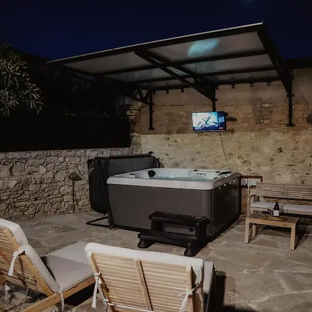 ヴィラ The Stonehouse With Private Bath Spas