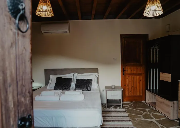 The Stonehouse With Private Bath Spas *