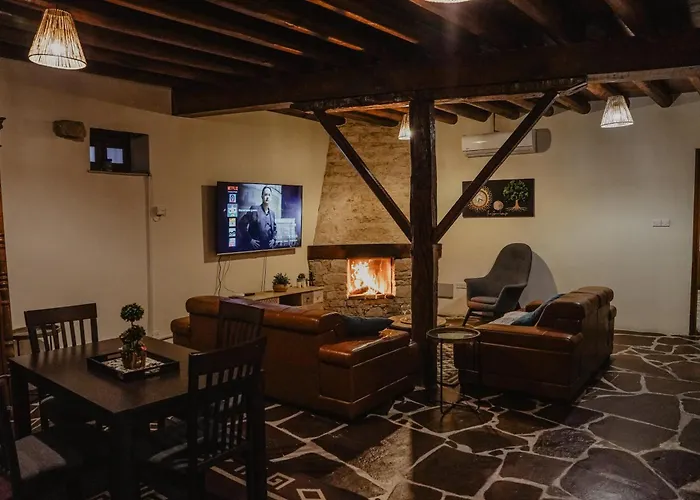 The Stonehouse With Private Bath Spas *