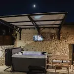 The Stonehouse With Private Bath Spas Villa *