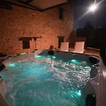 The Stonehouse With Private Bath Spas