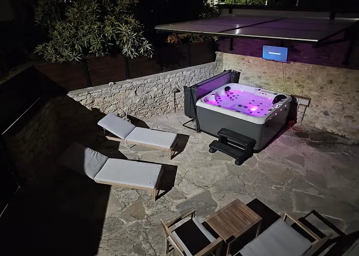 The Stonehouse With Private Bath Spas Villa